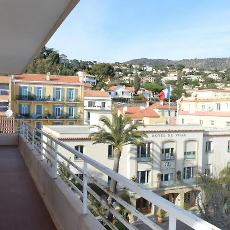 2 Pieces Avec Grande Terrasse Au Coeur Du Lavandou - Fr-1-251-287 * Le Lavandou