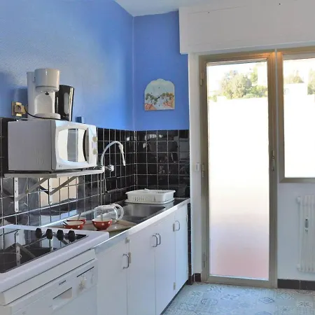 Appartement 2 Pieces Avec Grande Terrasse Au Coeur Du Lavandou - Fr-1-251-287